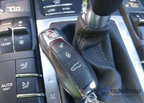 2015 Porsche Macan S z USA, uszkodzony, nr VIN WP1AB2A54FLB55368